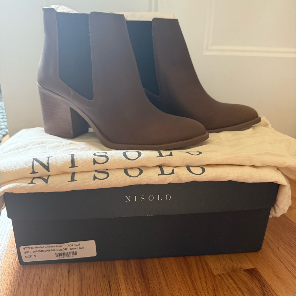 NIB Nisolo Brown Chelsea Heeled Boots, 9